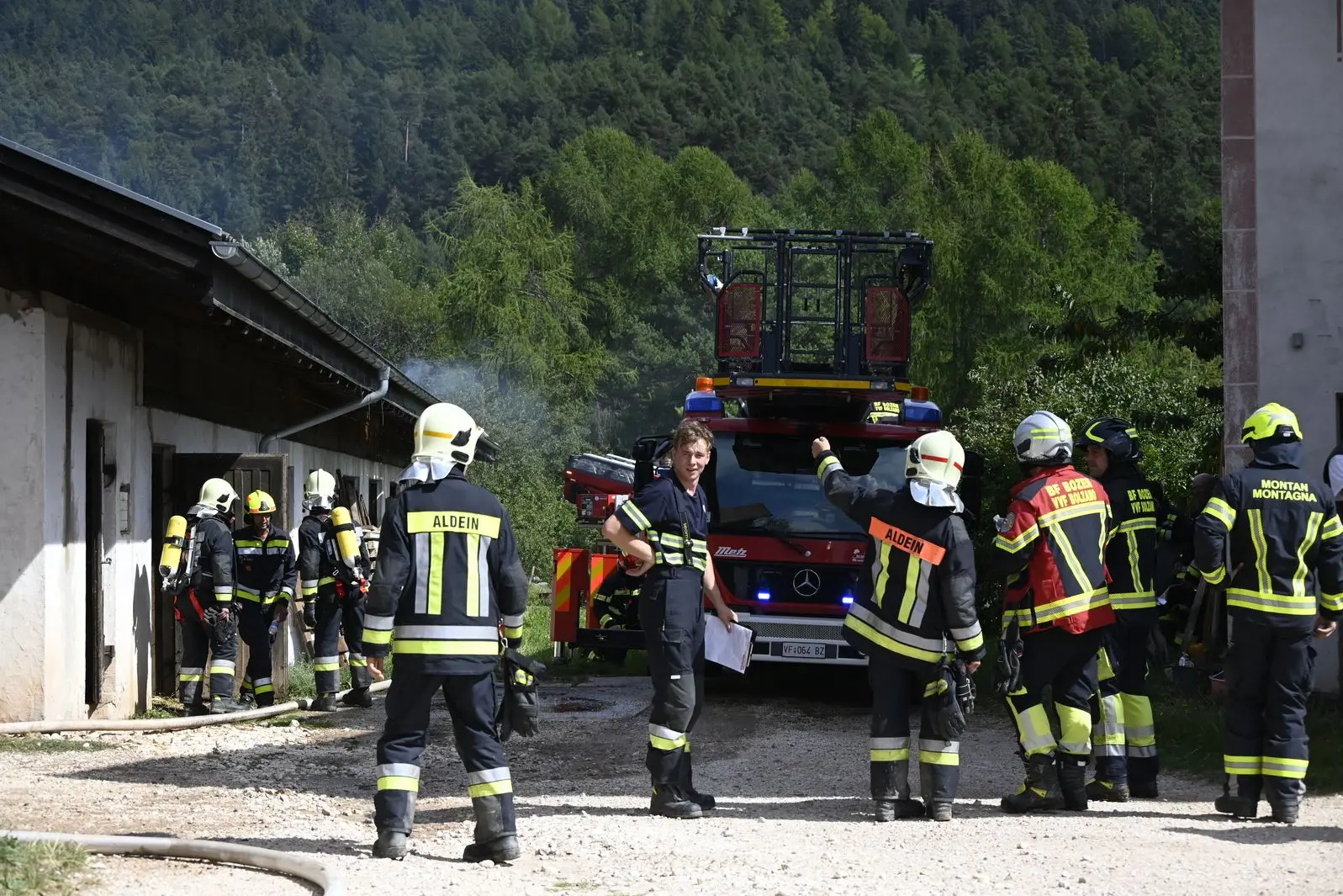 Domato l'incendio del fienile ad Aldino