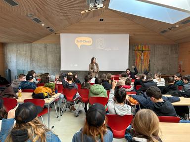 Lavoro, albergatori e artigiani tornano nelle scuole: «Questi mestieri hanno futuro»