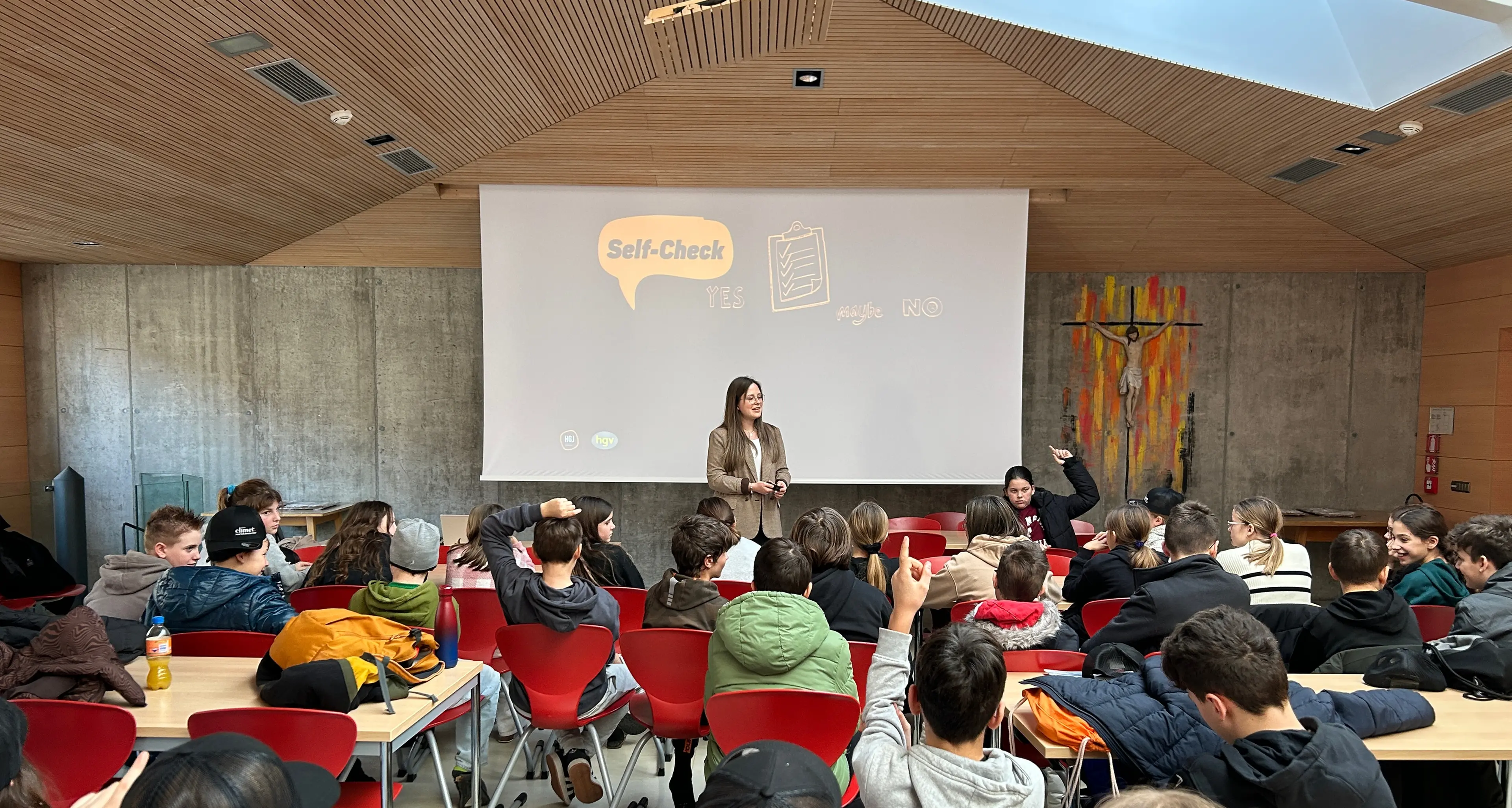 Lavoro, albergatori e artigiani tornano nelle scuole: «Questi mestieri hanno futuro»