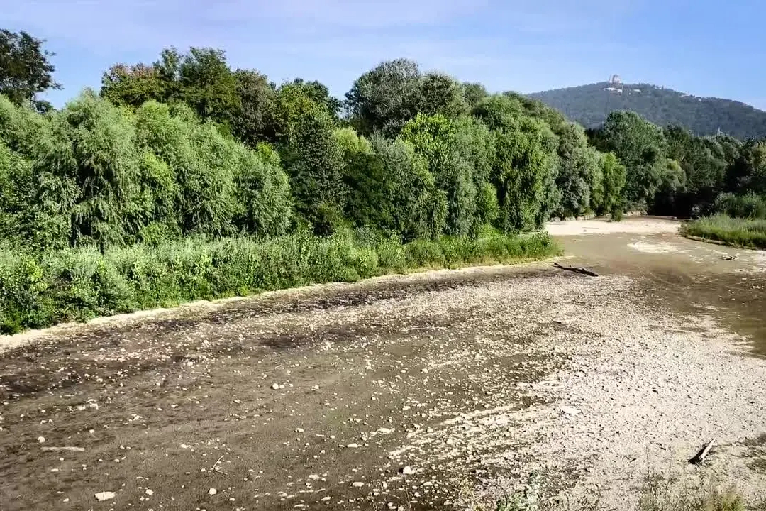 Siccità a Torino, il fiume Stura in secca