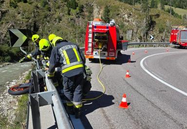 Val Badia, motociclista perde il controllo e finisce contro il guardrail