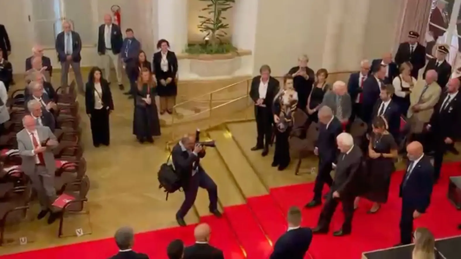 Giornata dell'Autonomia, l'applauso per Mattarella e Van der Bellen
