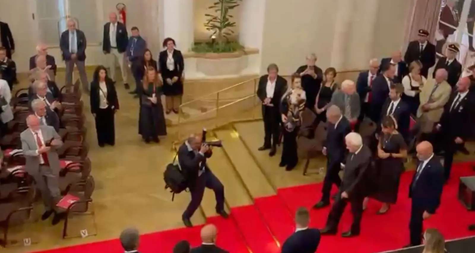 Giornata dell'Autonomia, l'applauso per Mattarella e Van der Bellen