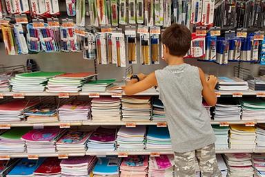 Ritorno a scuola, stangata per le famiglie: fino a 300 euro per il materiale