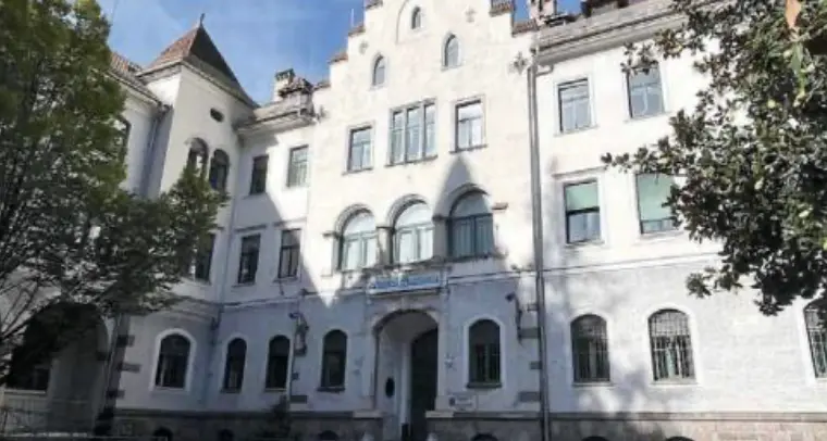 Padre e figlio bloccati in garage e picchiati dal vicino di casa