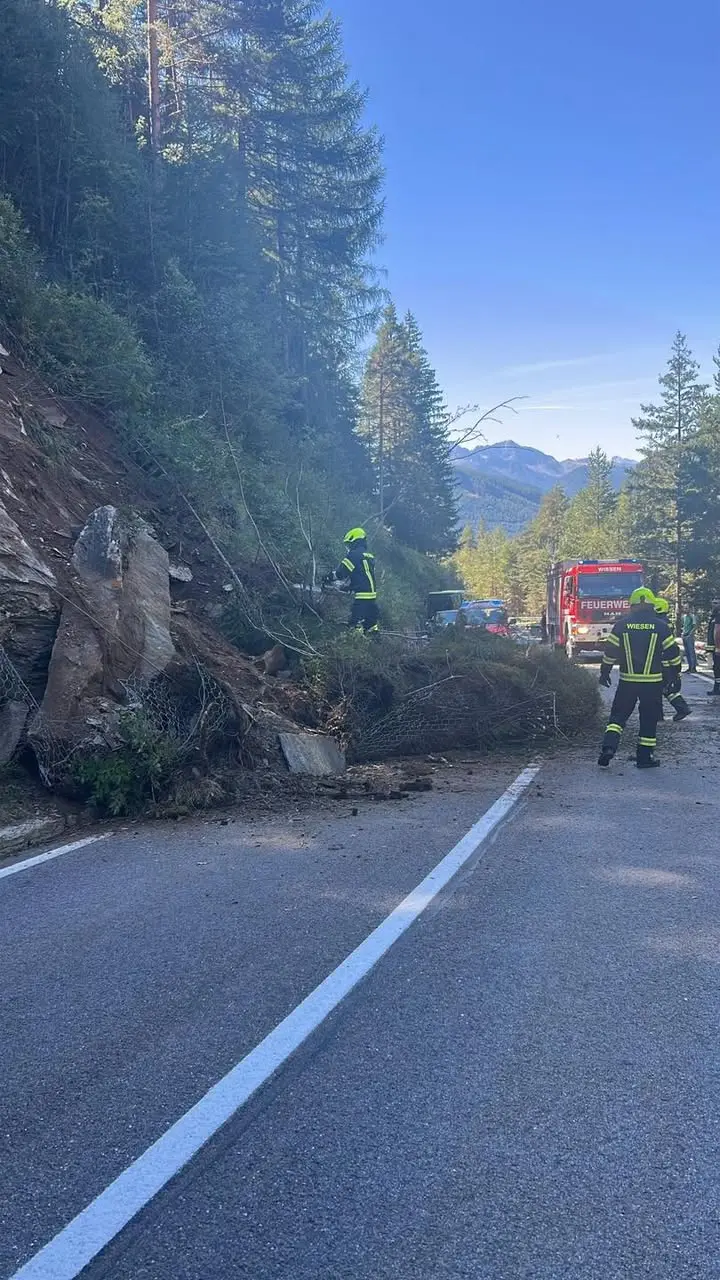Smottamento sulla strada di Vizze: carreggiata messa in sicurezza