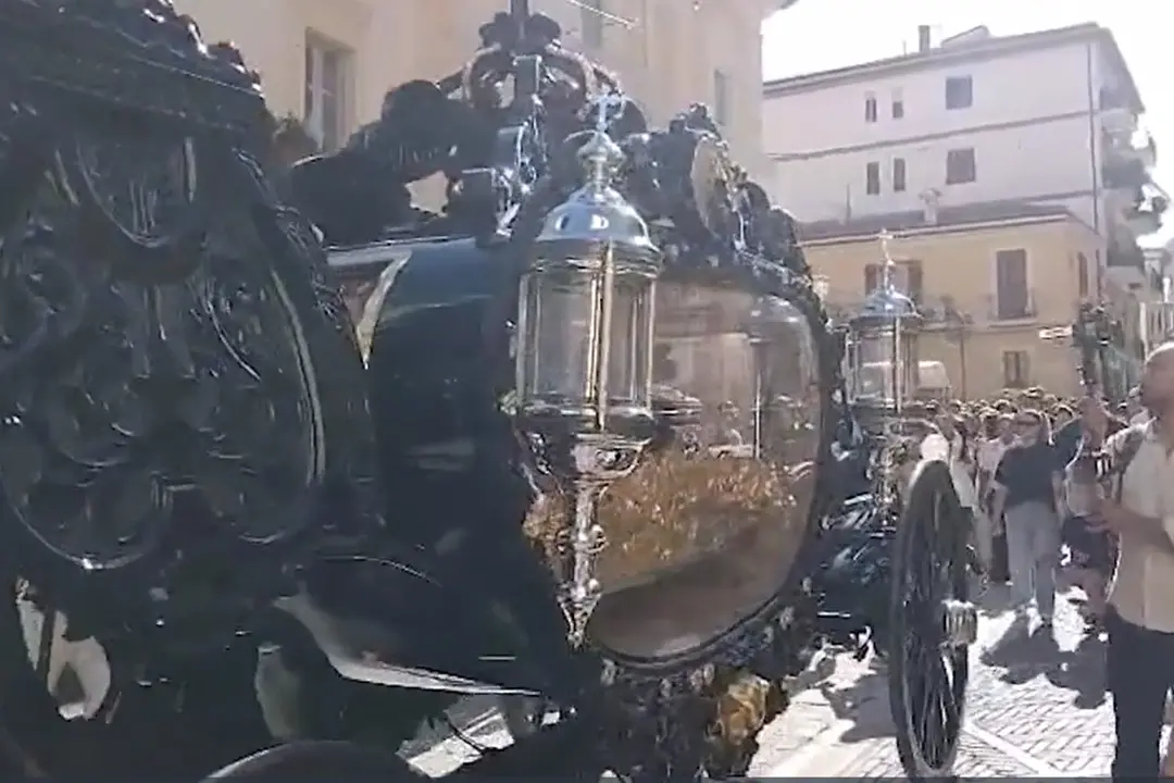 Città Sant'Angelo, i funerali dell'italiana uccisa al rave in Svizzera