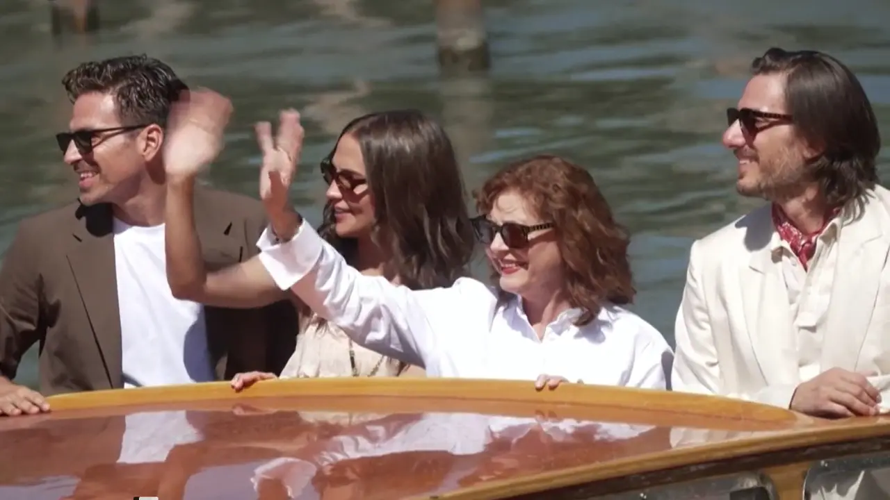 Venezia, il cast di \"The Echo Chamber\" sbarca alla Mostra