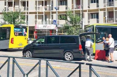 Shuttle, è caos in stazione. Gli autisti Sasa: un imbuto