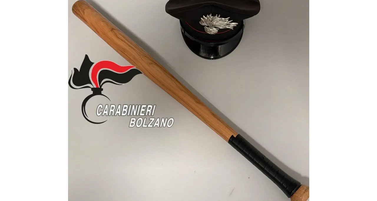 Laives, in auto con una mazza da baseball: denunciato un ventenne