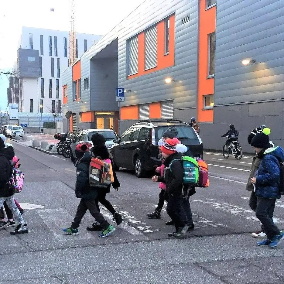 Bolzano, 136 Nonni Vigili davanti alle scuole: presidiate oltre 100 postazioni