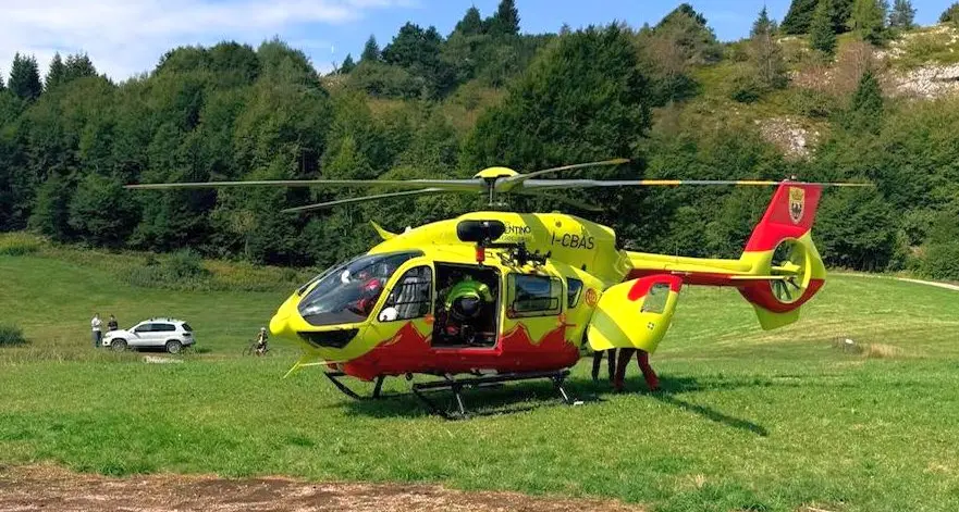 Escursionista ferito a Novella: scivola nel bosco e batte la testa