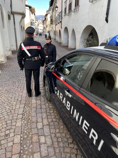 Salorno, donna di 45 anni trovata morta in casa: indagano i carabinieri