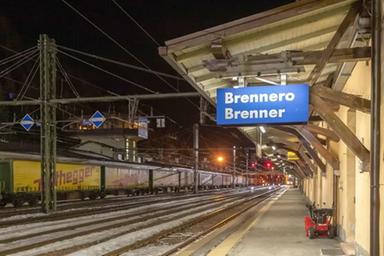 Frana al Brennero, riparte il traffico ferroviario: un binario riattivato