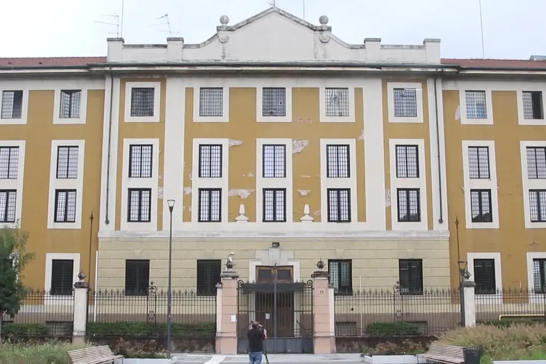 Maltempo a Milano, crollo nell'aula bunker e pioggia a Palazzo di Giustizia