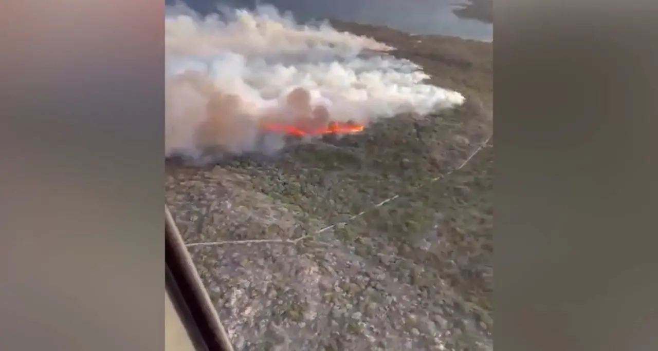 La Maddalena, incendio sull'isola di Santa Maria