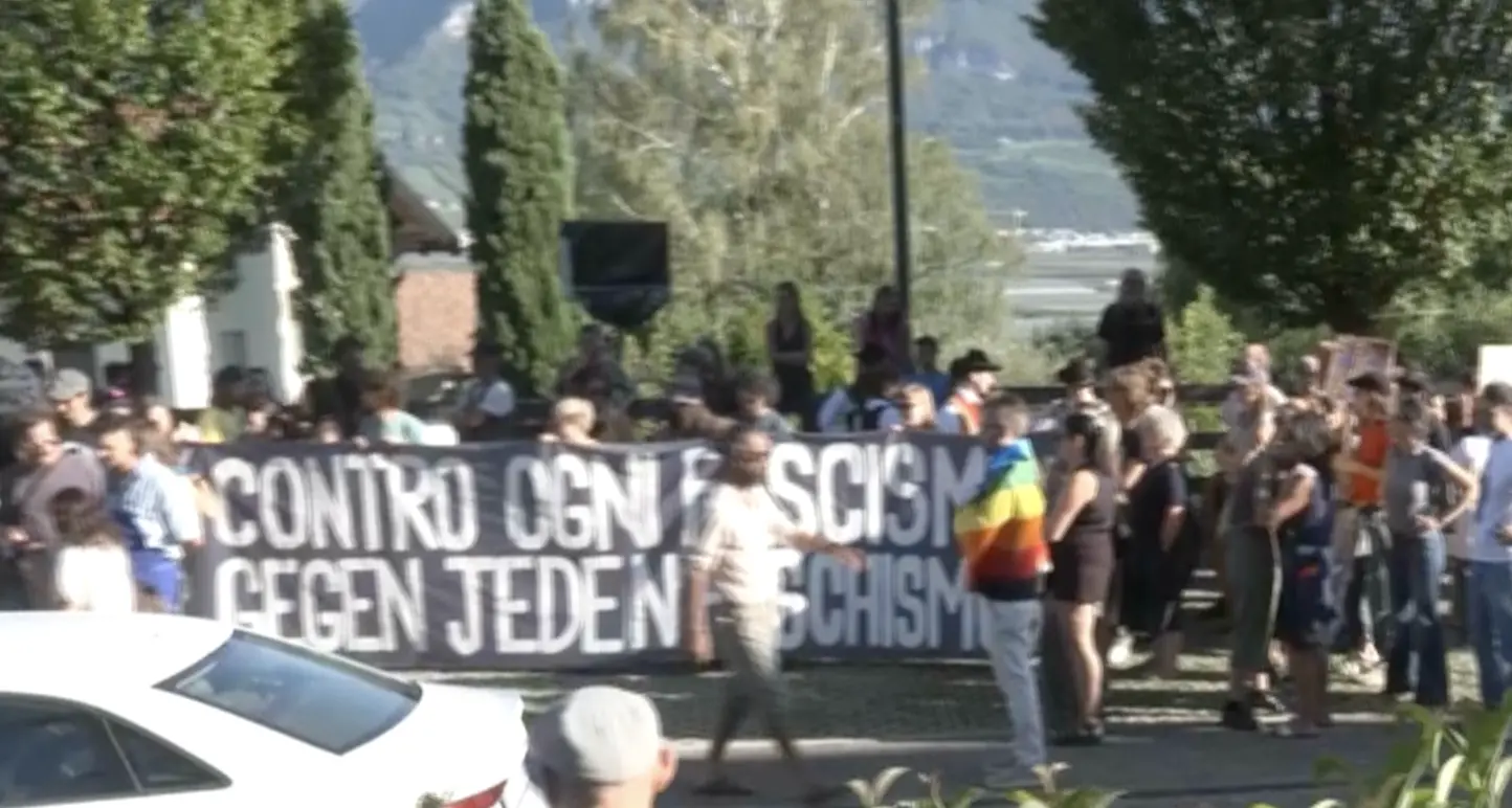 Termeno, antifascisti in piazza contro Jean Pascal Hohm