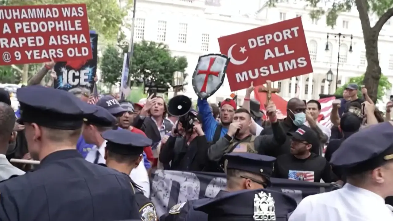 Estrema destra in piazza in Inghilterra e Usa contro musulmani e migranti