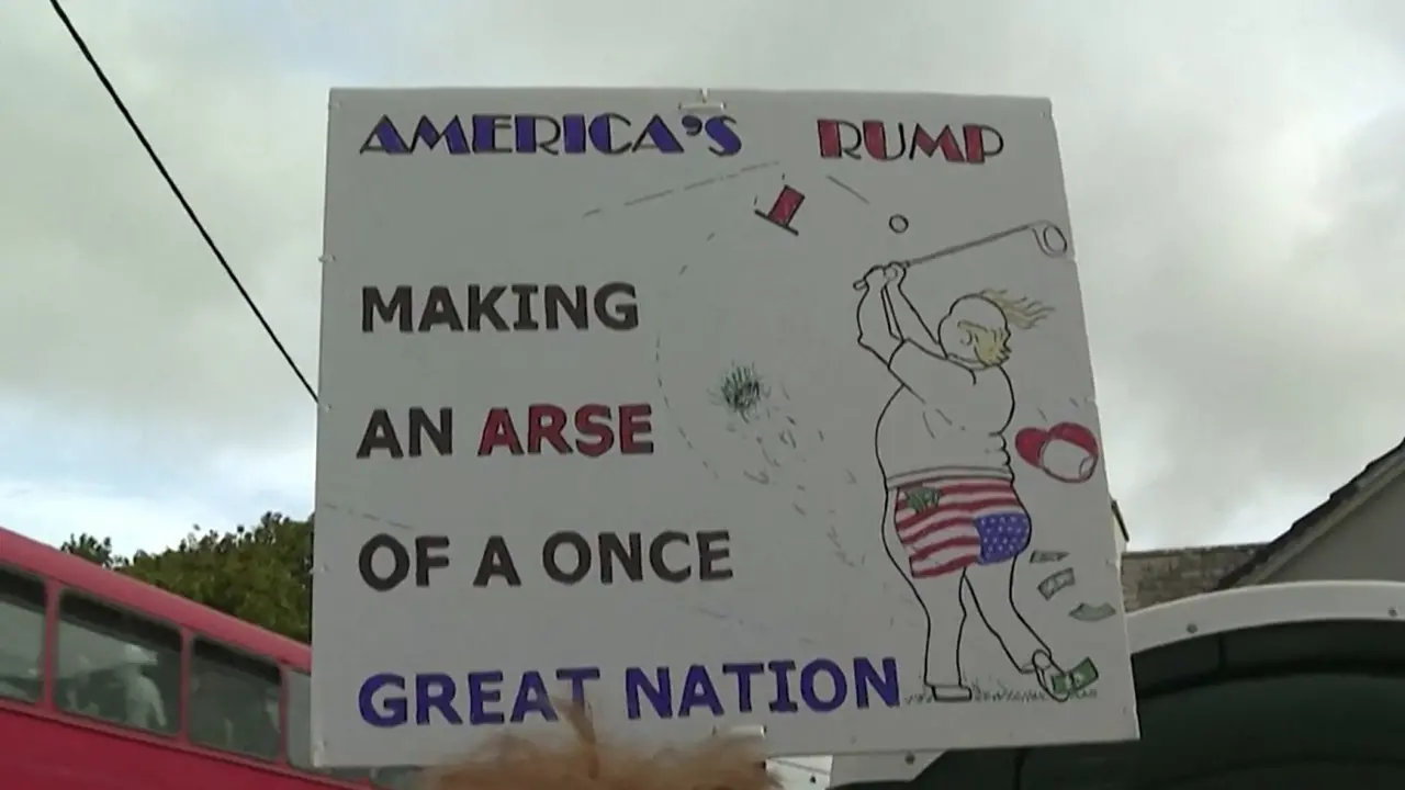 Irlanda, Trump all'Amgen Irish Open fra sostenitori e contestatori