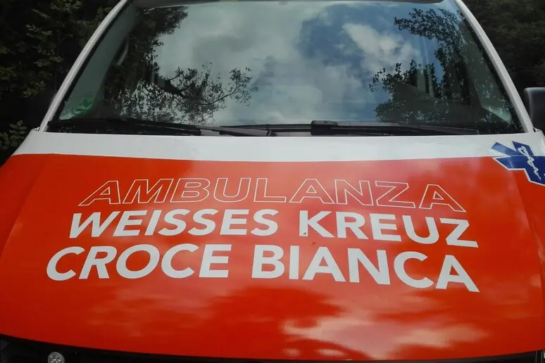 Bressanone, 93enne investita da un furgone in via Dante: è grave