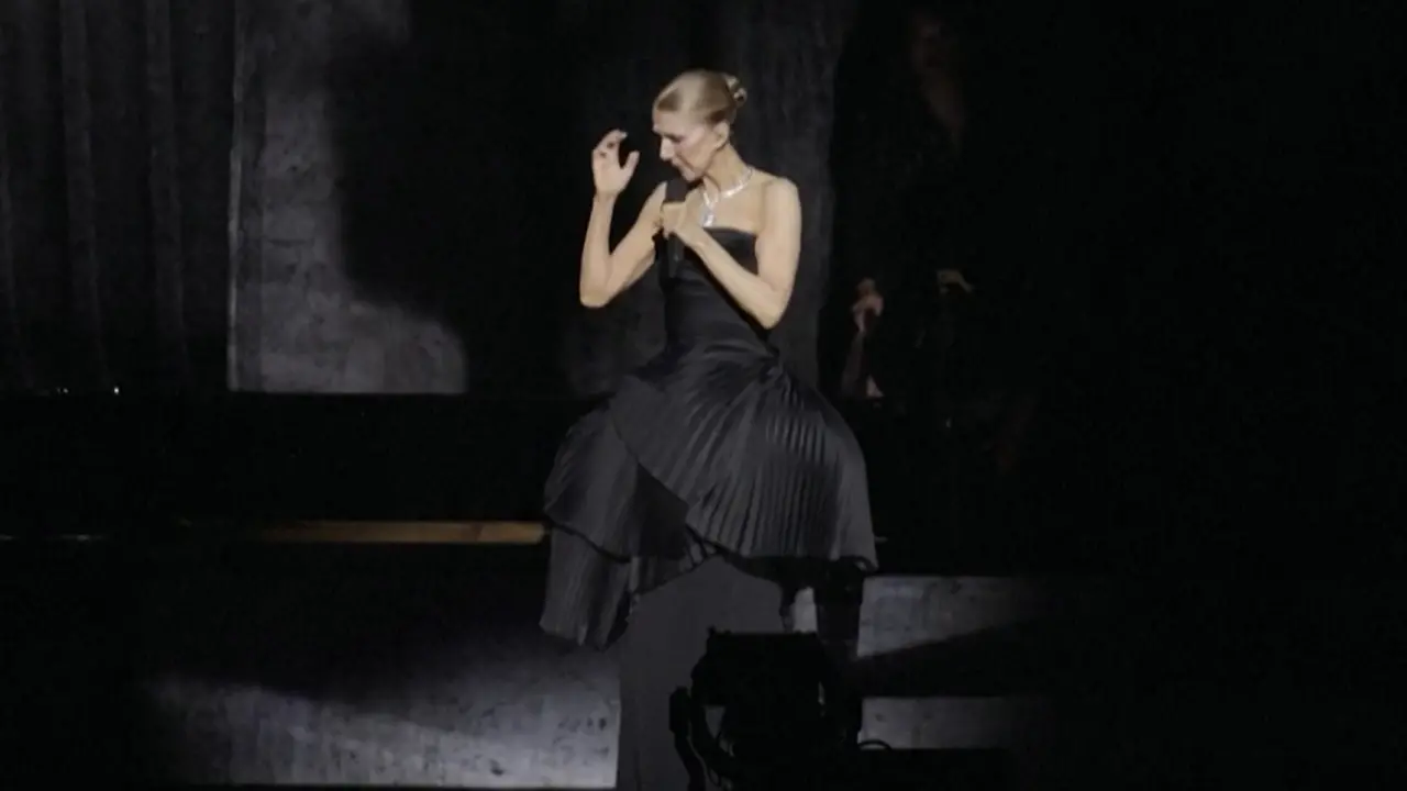 Parigi, il ritorno sul palco di Celine Dion dopo sei anni di assenza