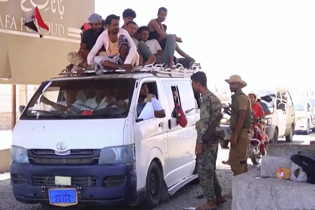 Yemen, l'offensiva degli Houthi spinge migliaia di sfollati verso Gibuti e Aden