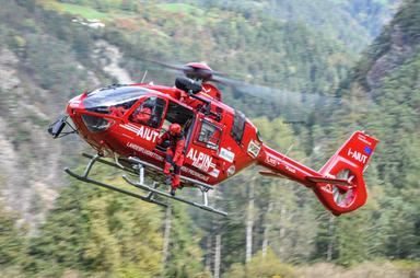 Alpinista ferita durante un'arrampicata a Campitello di Fassa: portata a Bolzano