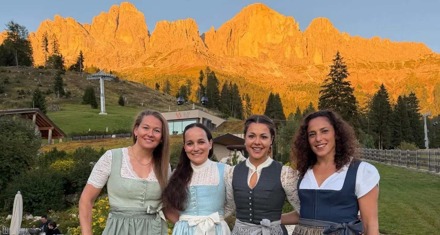 Federica Brignone in Alto Adige tra relax, abiti tradizionali e la nuova “zampa”