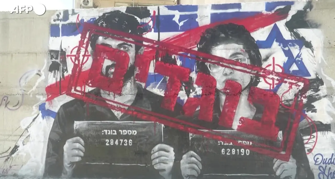 Israele, un murale ritrae i registi del film su Gaza \"NAZA\" come \"traditori\"