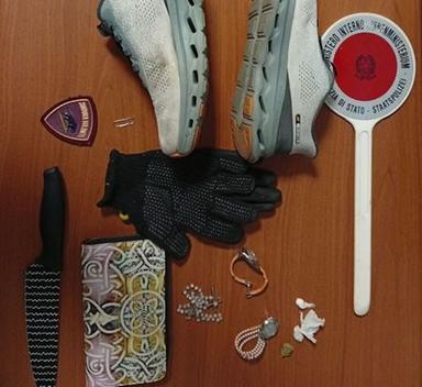 Ruba in un appartamento a Novacella, trovato con guanti e droga