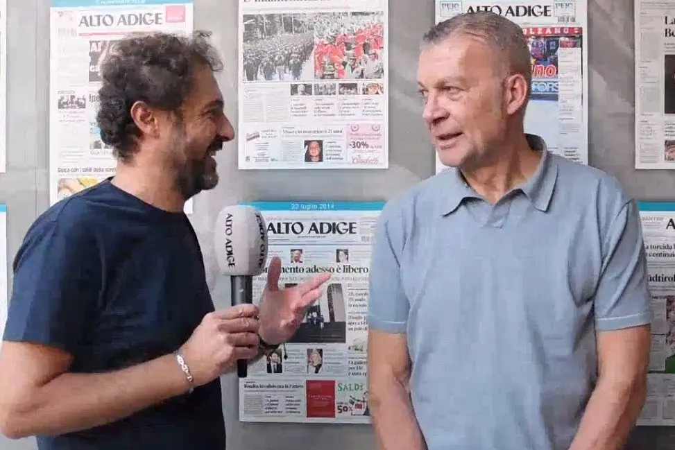 Ritirata la maglia numero 4 di Oberrauch: \"L'Hcb è stato la mia vita\"