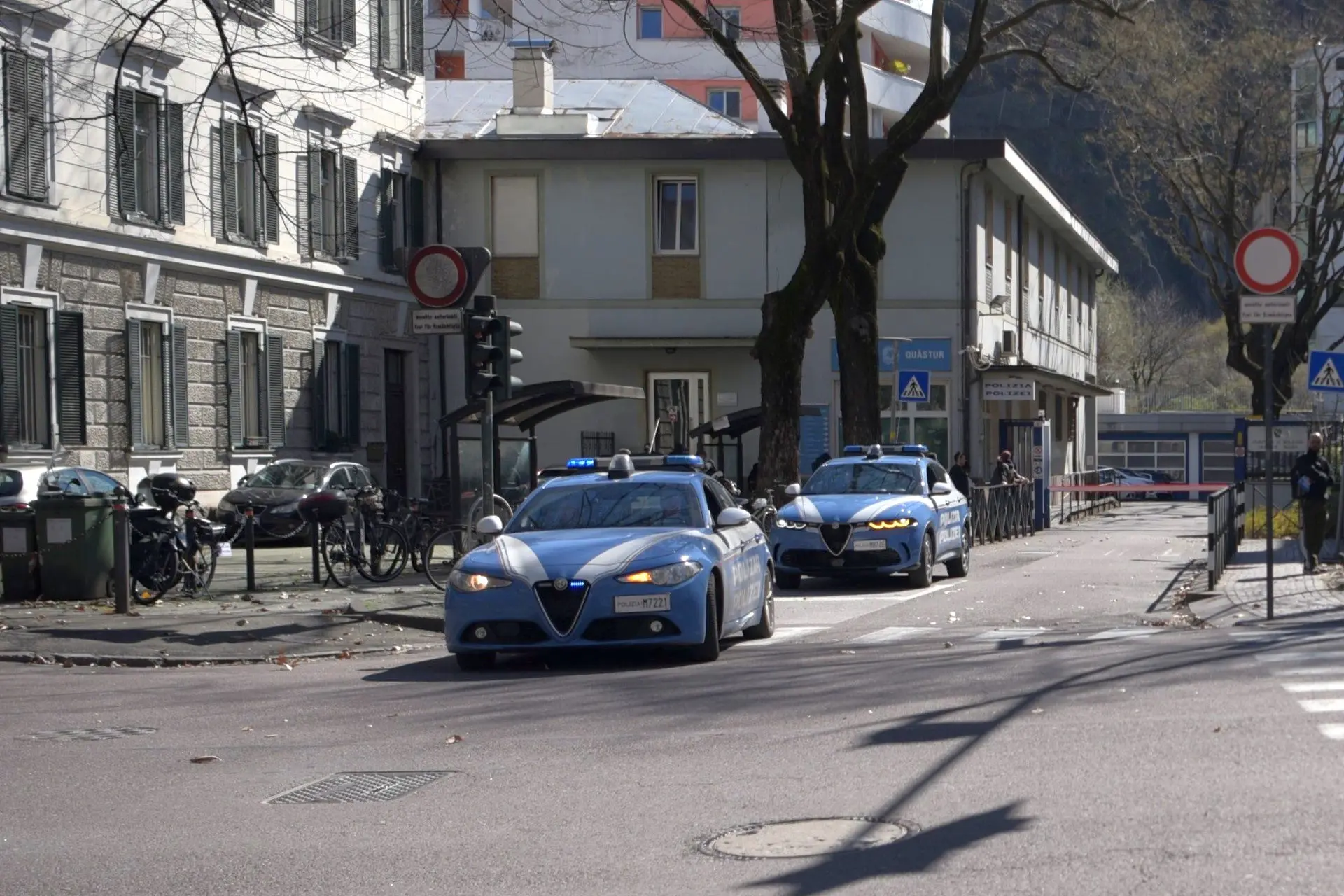 Bolzano, aggredisce una donna e le ruba la borsa: arrestata 35enne
