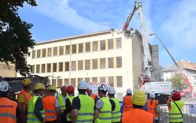Al via la demolizione dell’ex Pascoli: nasce il Polo bibliotecario