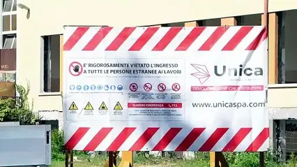 Partita la demolizione delle scuole ex Pascoli