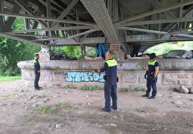 Degrado sotto ponte Talvera a Bolzano: intervento della Polizia Locale con Seab