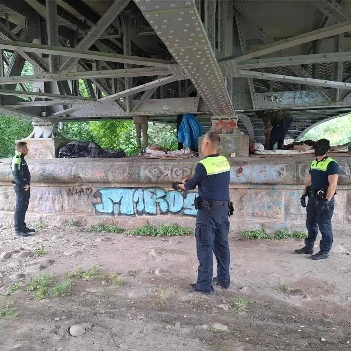 Degrado sotto ponte Talvera a Bolzano: intervento della Polizia Locale con Seab