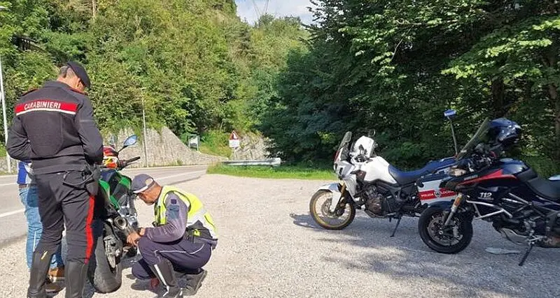 Passi alpini, controlli sulle strade dell’Alto Adige: 266 multe e 336 veicoli verificati