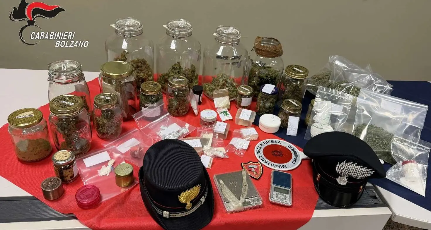 Gais, in casa quasi un chilo di marijuana e droghe sintetiche: arrestato 35enne