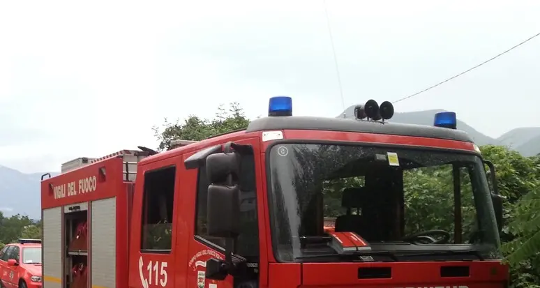 Fiamme in casa a Marlengo, vigili del fuoco in azione