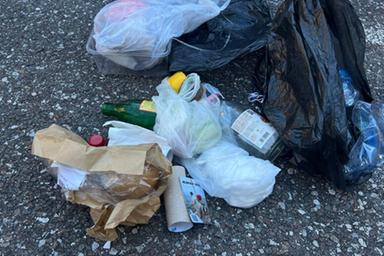 Trento, rifiuti abbandonati accanto al cestino: mille euro di multa