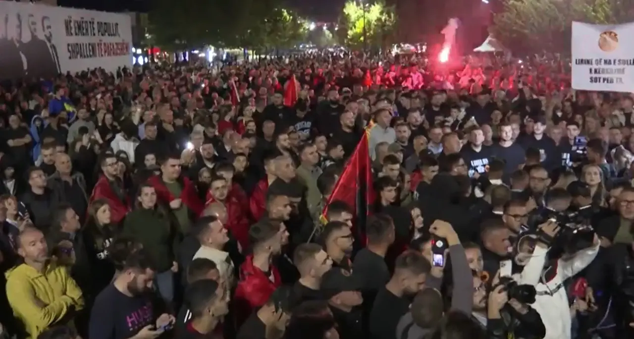 Kosovo, ancora proteste contro la condanna di Thaci per crimini di guerra