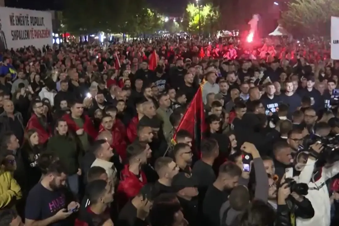 Kosovo, ancora proteste contro la condanna di Thaci per crimini di guerra