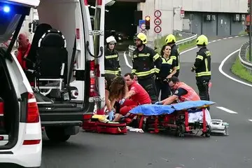 Pineta, scooter contro un furgone sulla statale: traffico bloccato