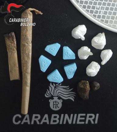 Postal, controlli alle fermate degli autobus: sequestrata la “Blue Punisher”