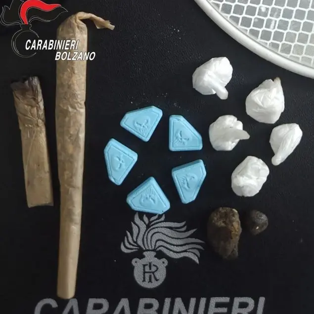 Postal, controlli alle fermate degli autobus: sequestrata la “Blue Punisher”
