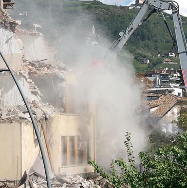 Ex Pascoli, cantiere fermo: troppe polveri