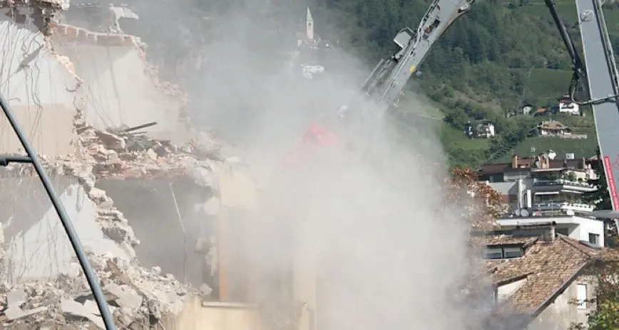 Ex Pascoli, cantiere fermo: troppe polveri