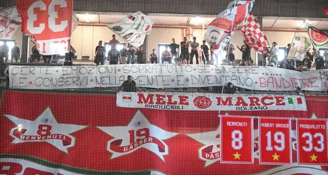 Bolzano celebra le sue leggende: quattro maglie salgono alla Sparkasse Arena