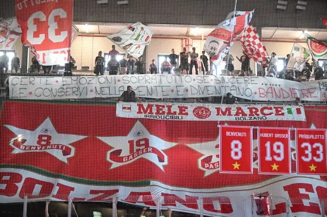 Bolzano celebra le sue leggende: quattro maglie salgono alla Sparkasse Arena