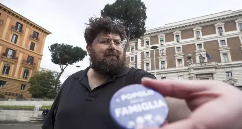 Adinolfi dai domiciliari al carcere: decisivo l’utilizzo dei social